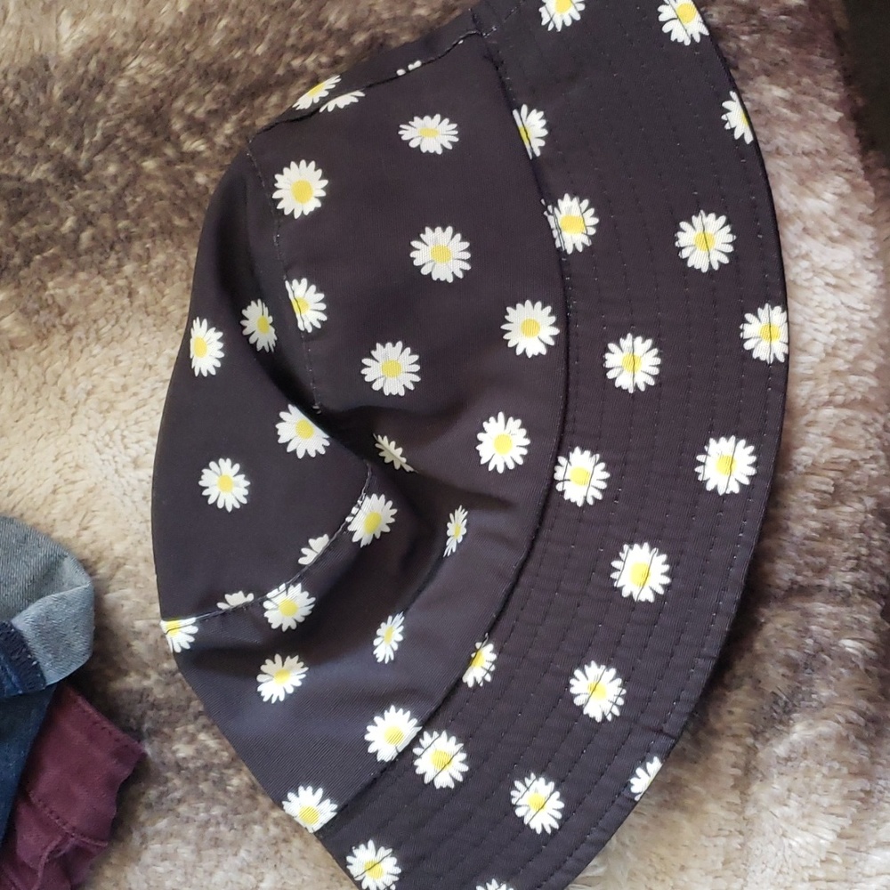 daisy bucket hat